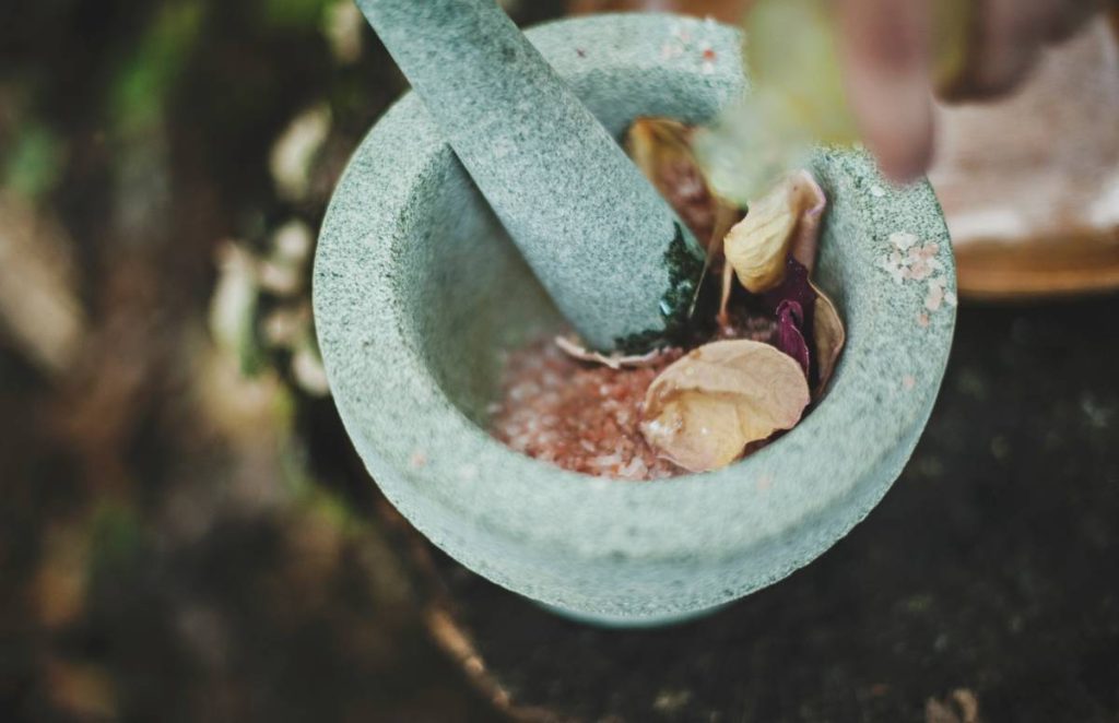 common ingredients in makeup: what your skin really absorbs
